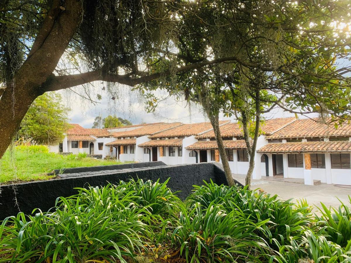 Club Aviva Guatavita - Hostel - Restaurante, Disco & Bar エクステリア 写真