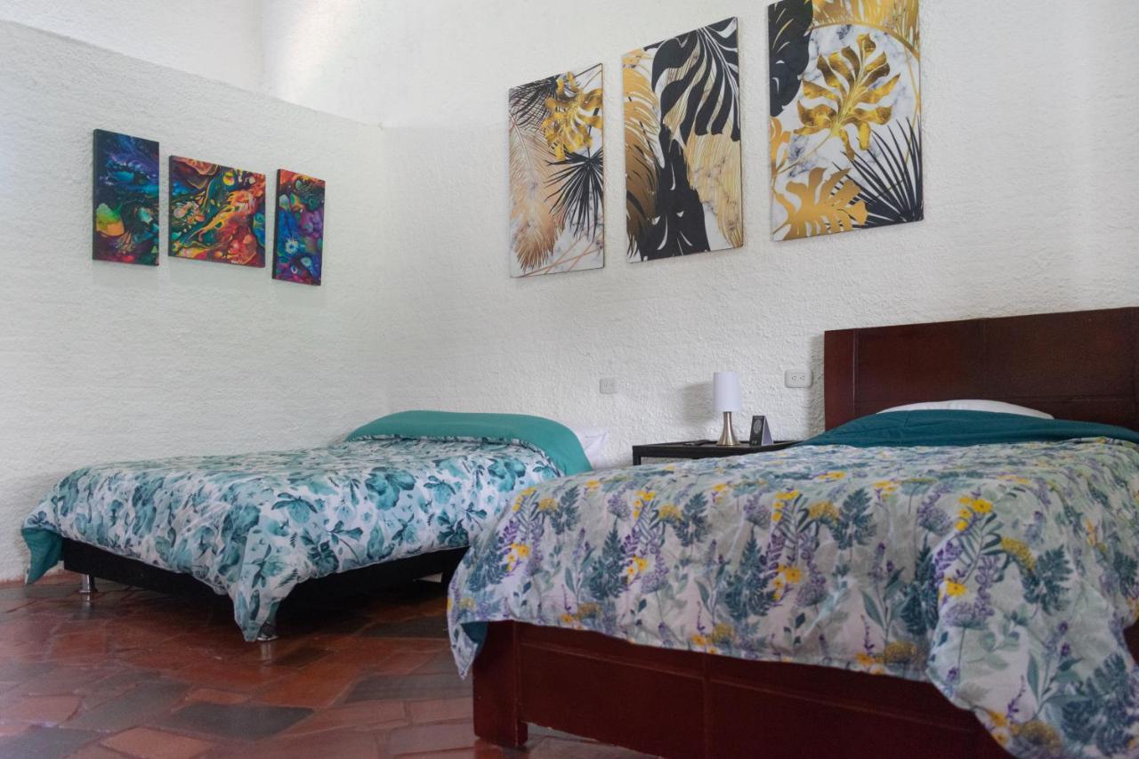 Club Aviva Guatavita - Hostel - Restaurante, Disco & Bar エクステリア 写真